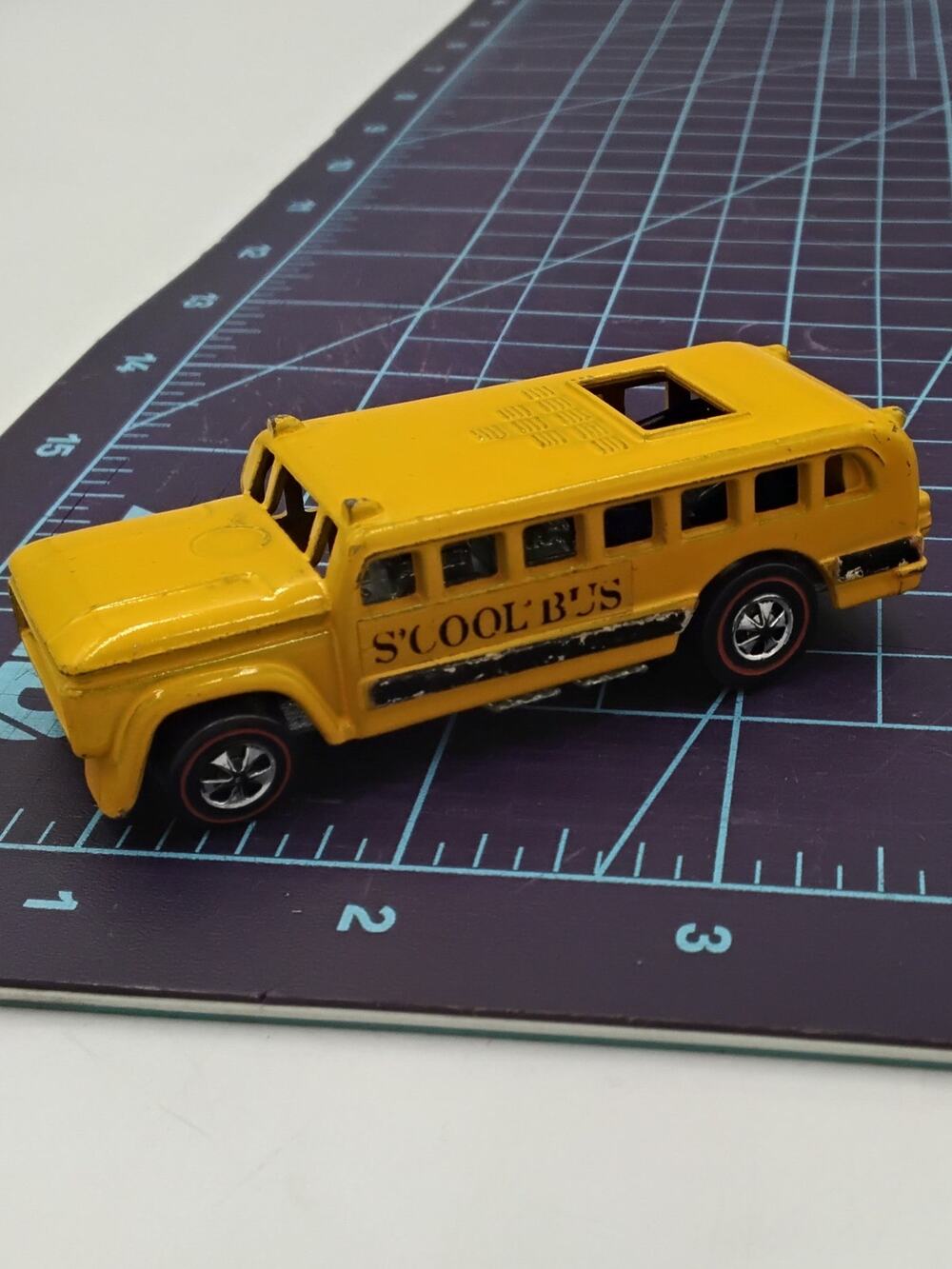 1970 S-COOL BUS YELLOW COLOR HEAVYWEIGHTS * PLAY WEAR * REDLINE Collectible